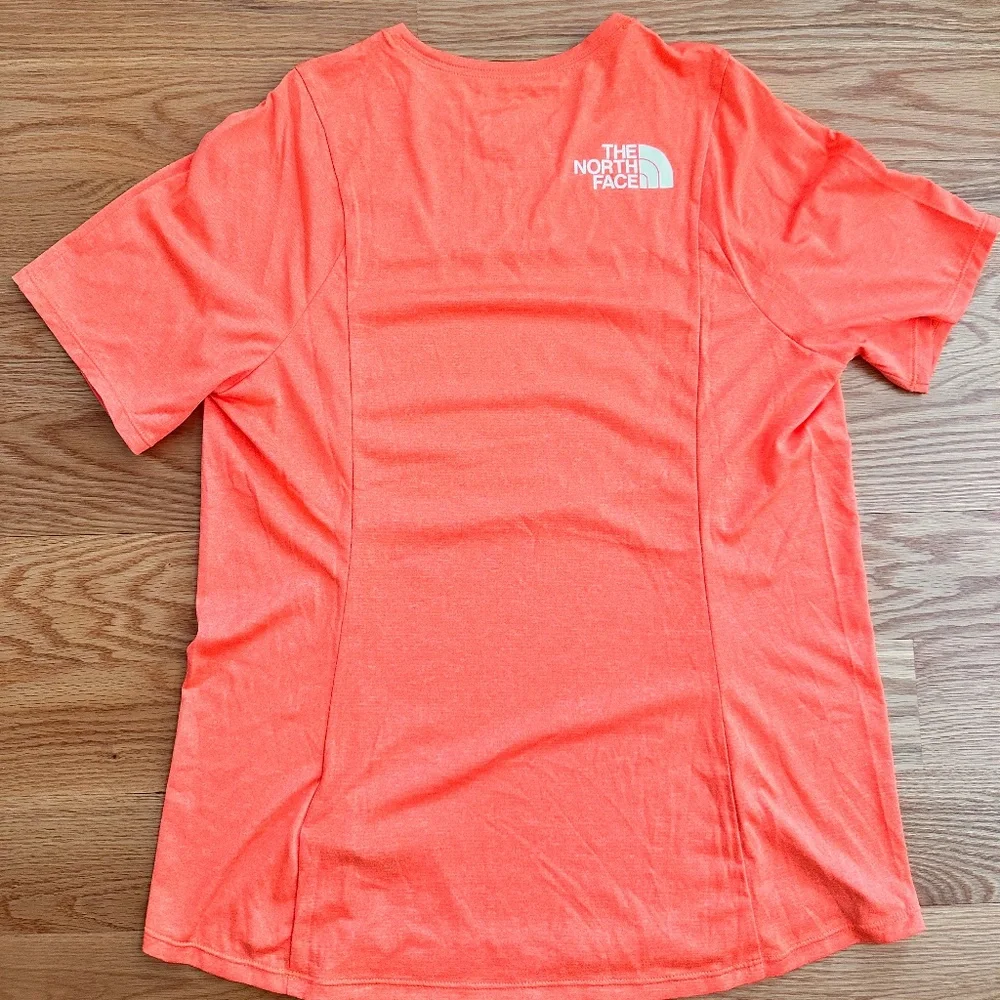 The North Face NWOT Women's Performance Tee (M) - Picture 5 of 10